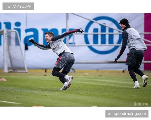 消息：慕尼黑业余足球俱乐部举办“像拜仁一样压迫”主题公开训练日